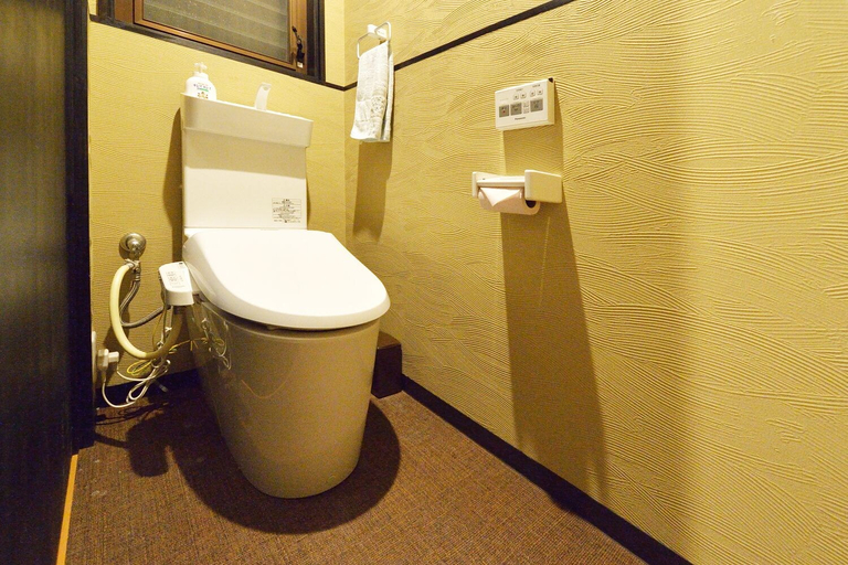 Bathroom, karaku Inn, Kyoto
