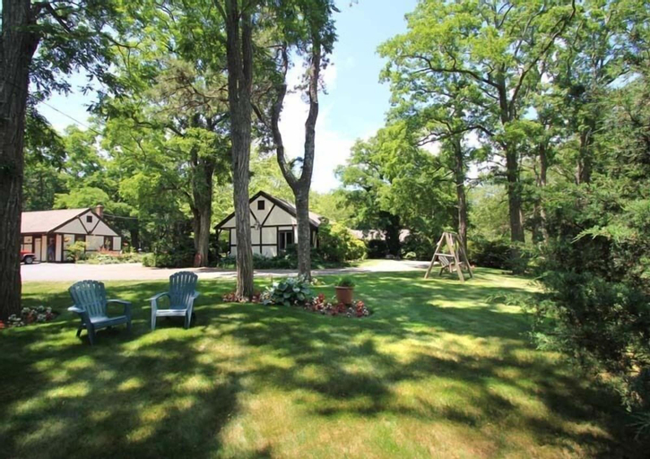 The Earl of Sandwich Motel, Barnstable