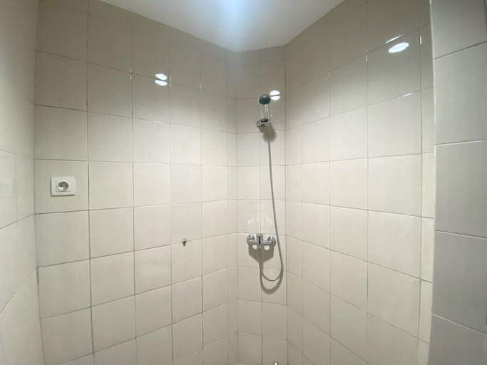 Bathroom 2, Bright And Relaxing 2Br At Mekarwangi Square Bandung, Bandung