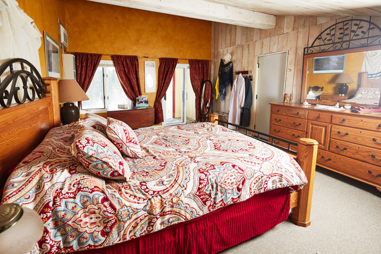 Bedroom 3, Devils Tower Lodge (Bed and Breakfast), Crook