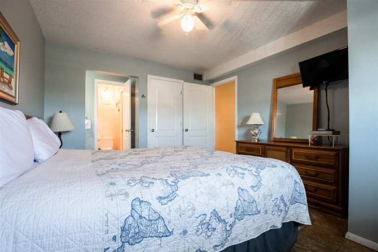 Bedroom 1, The Summit 727, Bay