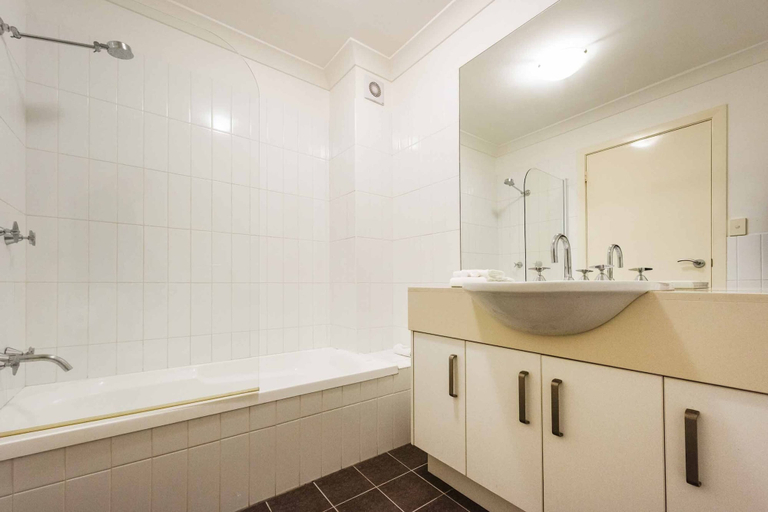 Bathroom 3, Seaspray 5, Clarence Valley- Coast