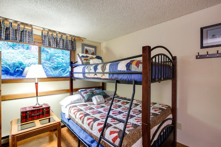 Bedroom 3, 84SW - Sauna - Soaker Tub - Fireplace - Sleeps 6, Whatcom