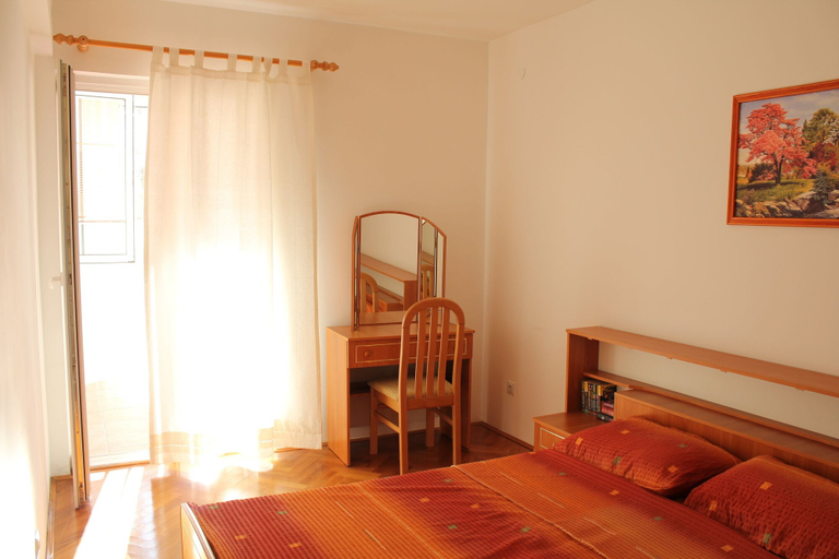 Bedroom 2, Sunny Family Apartment