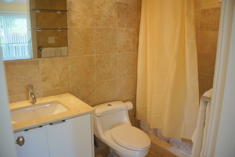 Bathroom 5, The Hamilton Beach Villas & Spa