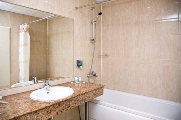 Bathroom 4, Hrizantema- All Inclusive Hotel, Nesebar