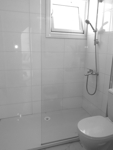 Bathroom, Eva Christ Apt, Larnaca