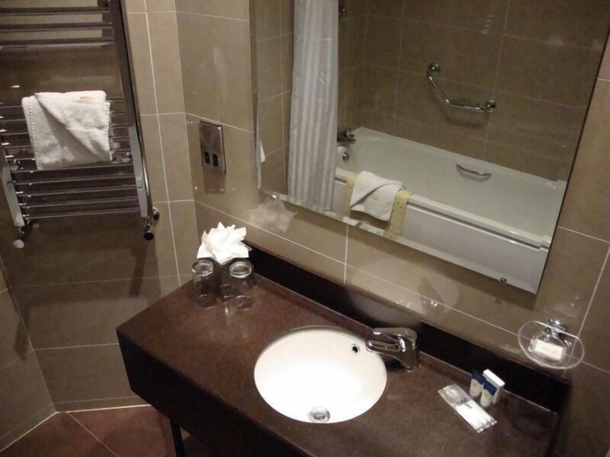 Bathroom 4, Ard Ri House Hotel