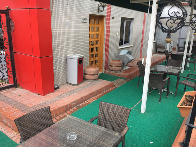 Others 5, Cimenler Otel, Merkez