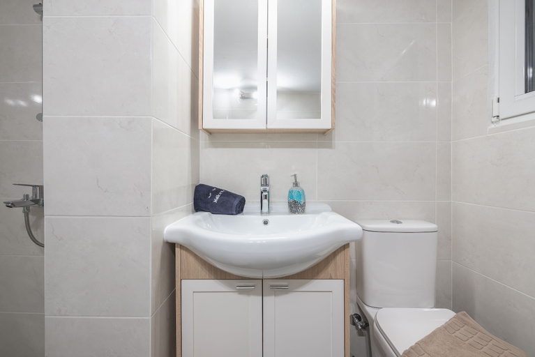 Bathroom 3, Supreme Suite with balcony by Cloudkeys, Attica