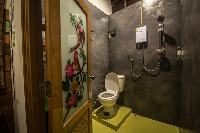 Bathroom 4, Poonsawasdi Hotel, Chiang Khan