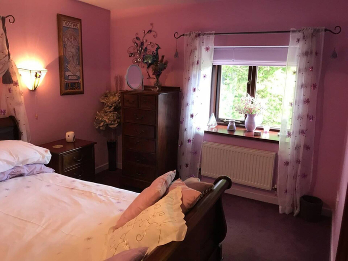 Bedroom 5, Converted Stone Barn -20 Acres - Farm Animals!, Denbighshire