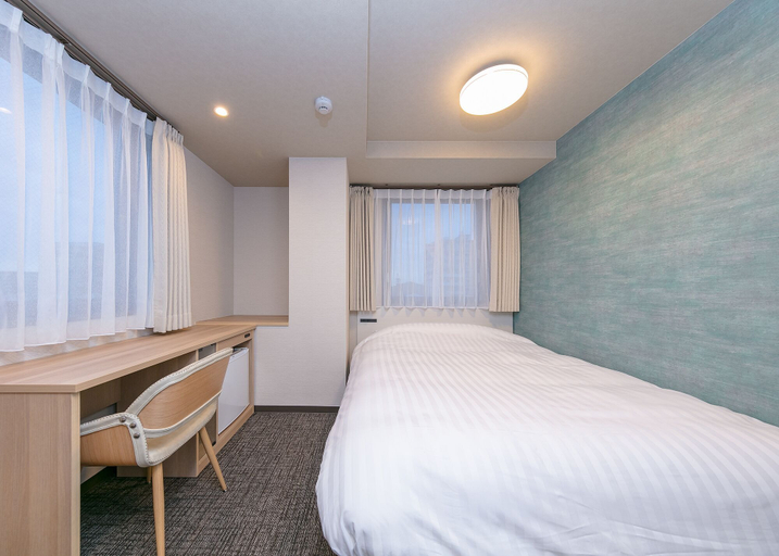 Bedroom 4, Remington Hotel, Akashi