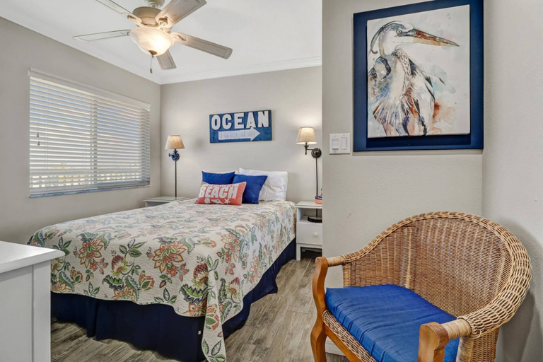 Bedroom 3, Castle Beach 402, Lee