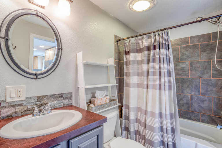 Bathroom, Nehalem House, Tillamook