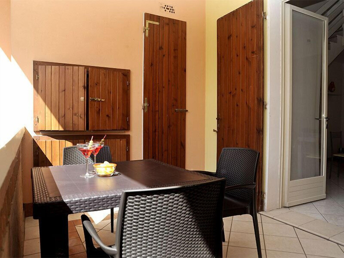 Balcony 4, Confort, Ferrara