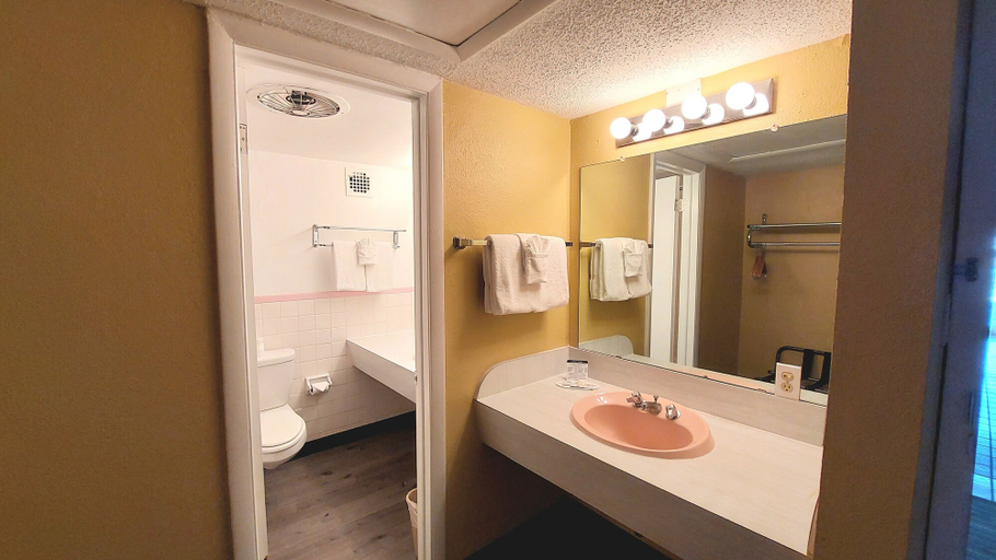 Bathroom 5, Ville 718, Mesa