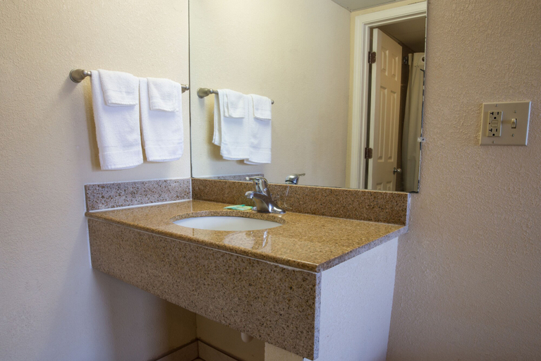 Bathroom 5, Budget Inn Cocoa, Brevard