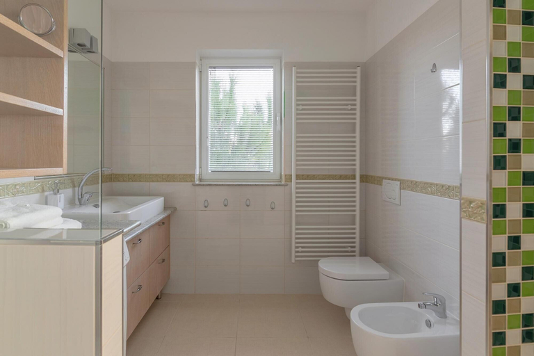 Bathroom 4, Pool Apartment Debeli Rti 3, Koper