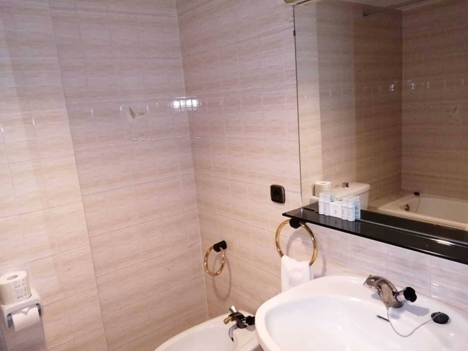 Bathroom 3, Hmc K-Ena