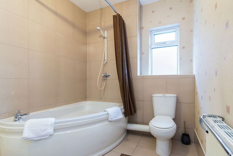 Bathroom 3, Mountsorrel House, Leicestershire