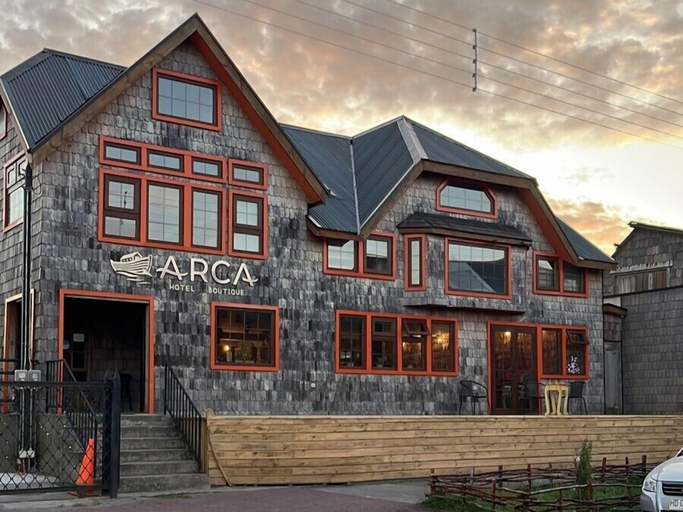 Exterior & Views