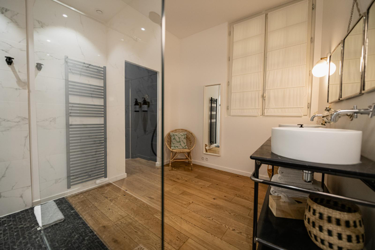 Others 4, Maison Fernand, Gironde