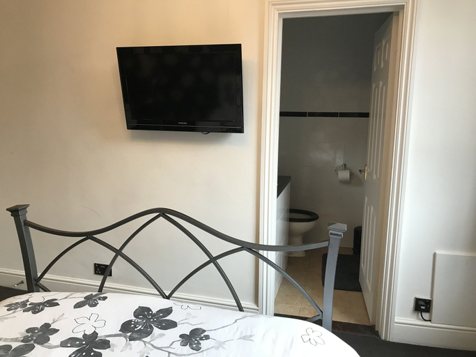 Bedroom 2, The Kings Head Hotel, Medway