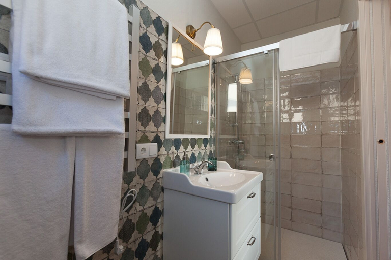 Bathroom 3, Patios de la Riva, Cádiz