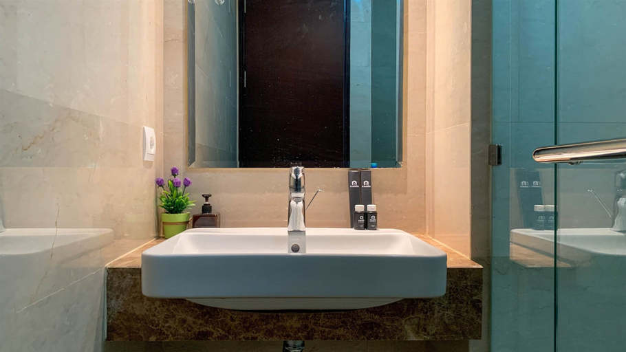 Bathroom 2, Elegant 2Br With Private Lift At Menteng Park Apartment, Jakarta Pusat