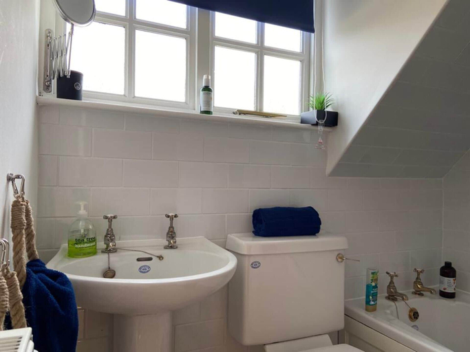 Bathroom 3, Charming Barn Conversion on Private Estate, South Ayrshire