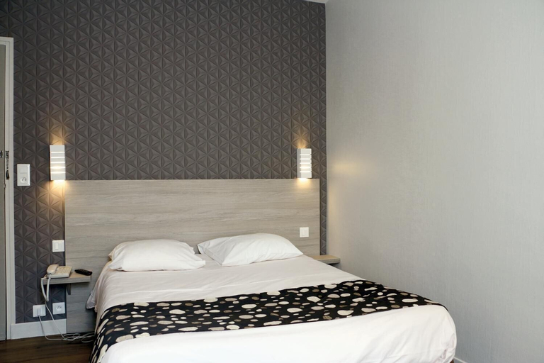 Bedroom 2, Hotel De la Place, Calvados