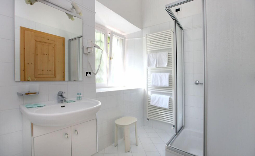 Bathroom 3, Naturhotel Wieserhof, Bolzano