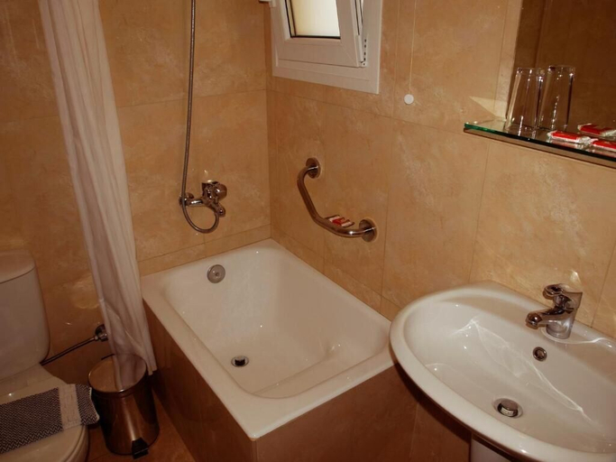 Bathroom 5, Kissamos Hotel, Crete