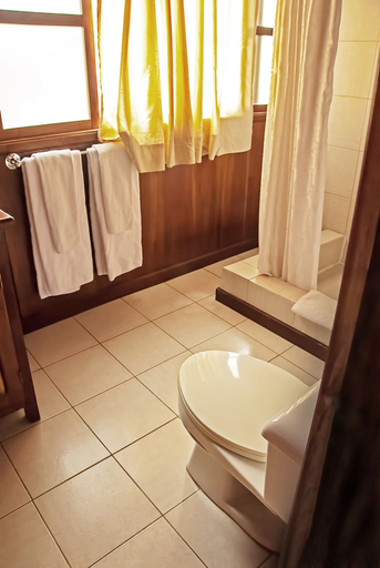 Bathroom 3, The Wooden House Lodge, Isabela