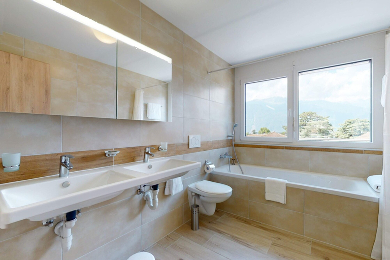Bathroom 3, Nonanteneuf Aigle, Aigle