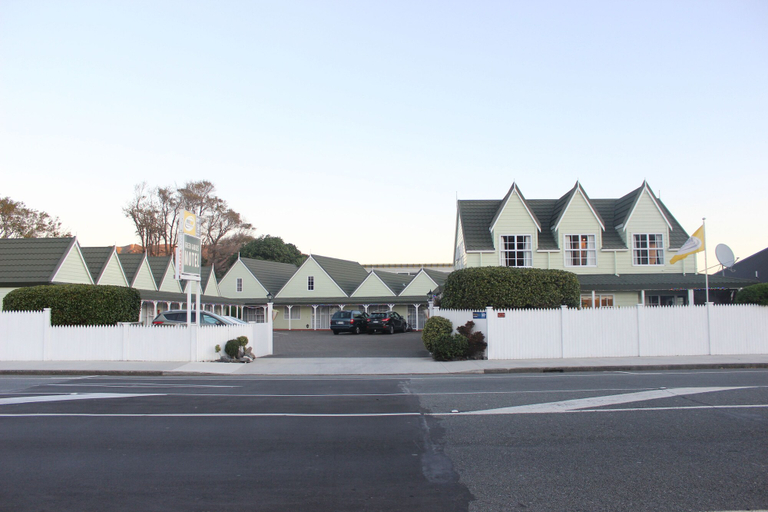 Exterior & Views