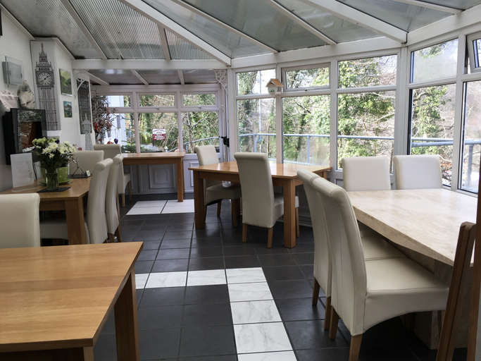 Food & Drinks 5, Cherrywood Lodge, Cornwall
