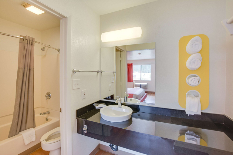 Bathroom 3, Motel 6-Columbia, SC - West, Richland