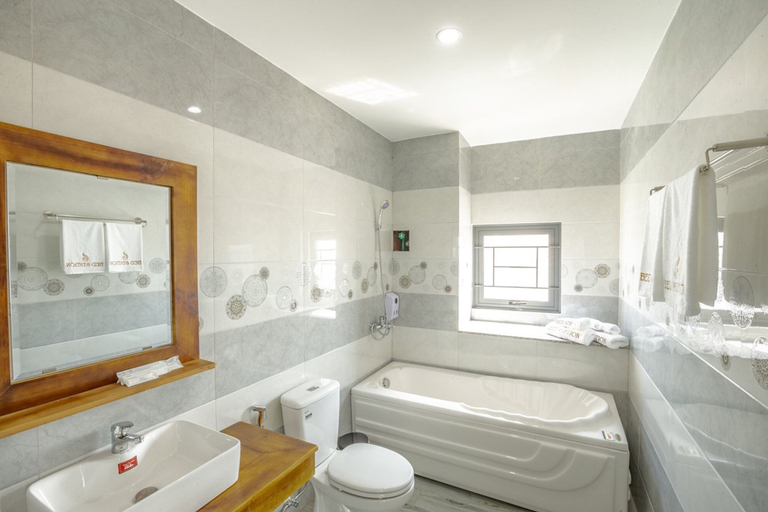 Bathroom 3, Bed Station Hostel, Qui Nhơn
