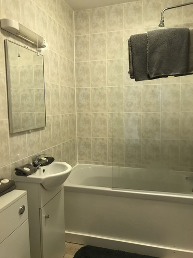 Bathroom 3, The Kings Head Hotel, Medway