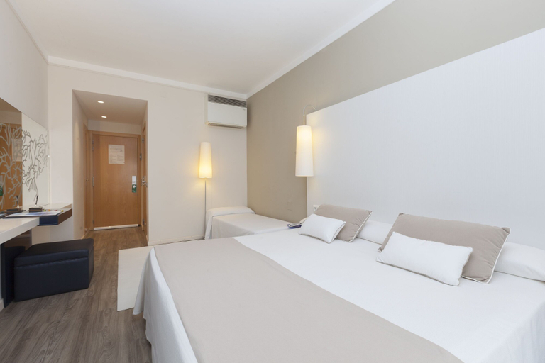 Bedroom 4, Canyelles Platja, Girona