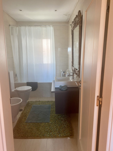 Bathroom 4, Yellow House, Oeiras