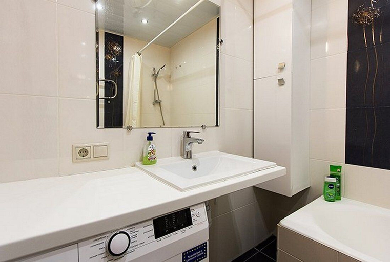 Bathroom 2, ApartLux Arbatskaya, Central