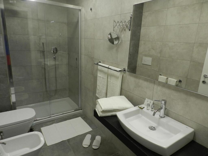 Bathroom 3, Erasmus Hotel, Caltanissetta