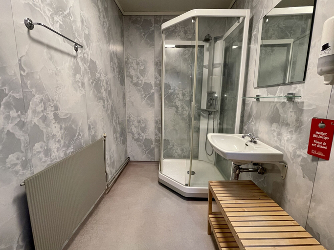 Bathroom 3, Henriks Hotell, Skien