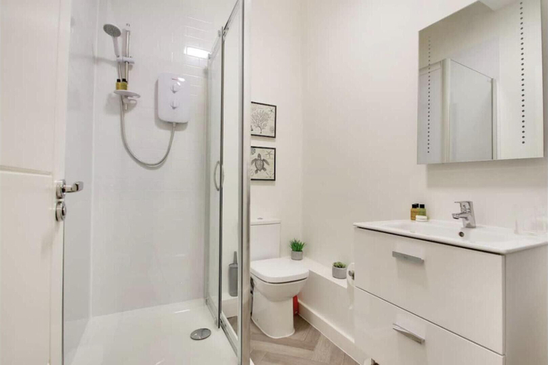 Bathroom, Stylish Large 1-bed Apartment in Tunbridge Wells, Kent