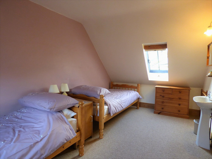 Bedroom 2, Court Farm Holiday Cottages, Somerset