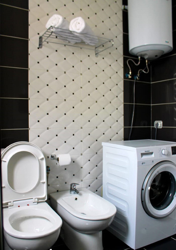 Bathroom 4, Limani Deluxe Apartments, Sarandës