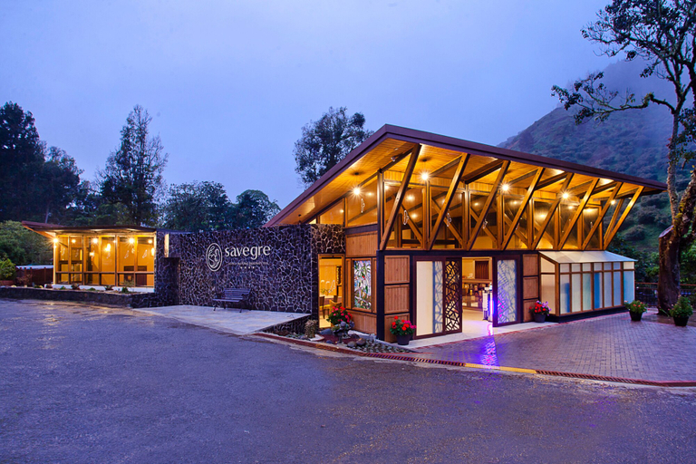 Exterior & Views